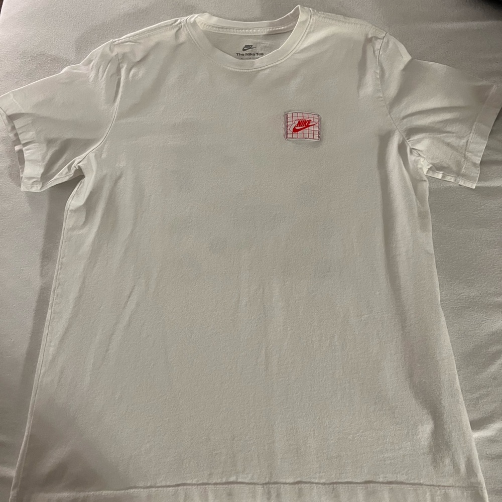 Nike Shirt (Size Medium)